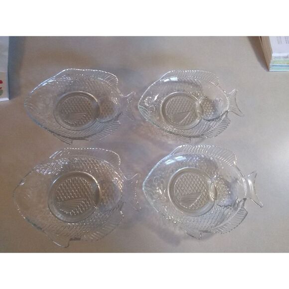 Fish‎ Shaped Snack Plates Set Of 4 Clear Pressed Glass Appetizer Sushi 8" - Picture 1 of 8